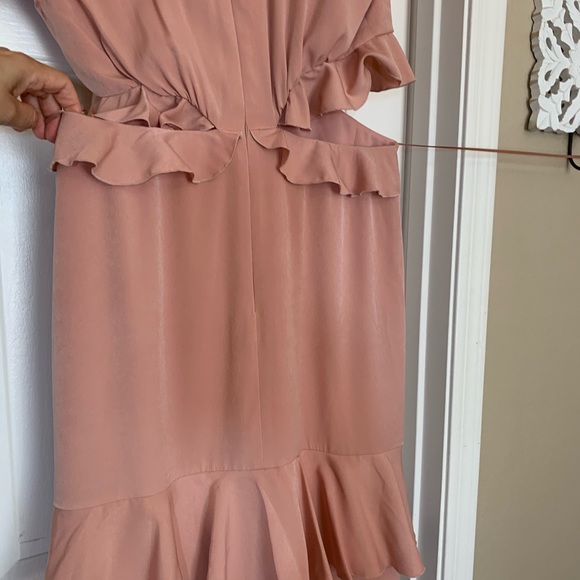 Wayf Ruffle Side Cut Out - Picture 3 of 9